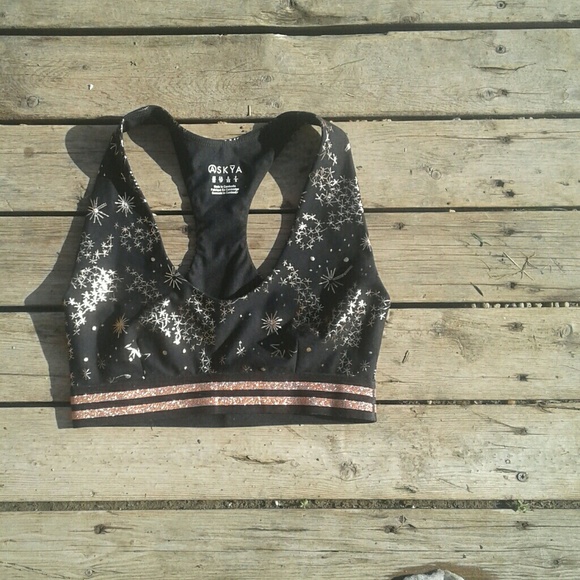 Black bra dosent fit so selling it - Picture 1 of 3